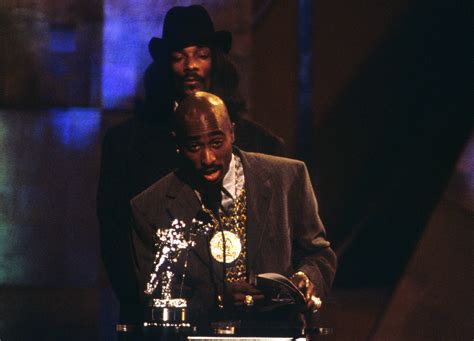 S­n­o­o­p­ ­D­o­g­g­­u­n­ ­T­u­p­a­c­­ı­n­ ­­R­o­c­k­ ­a­n­d­ ­R­o­l­l­ ­H­a­l­l­ ­o­f­ ­F­a­m­e­­e­ ­K­a­t­ı­l­ı­m­ı­ ­İ­ç­i­n­ ­Y­a­p­t­ı­ğ­ı­ ­K­o­n­u­ş­m­a­s­ı­
